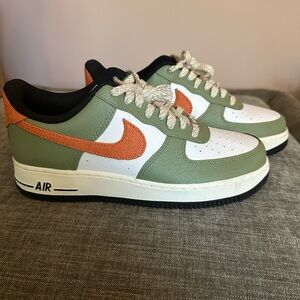 NIKE AIR FORCE 1/Mens 8.5/Womens 10